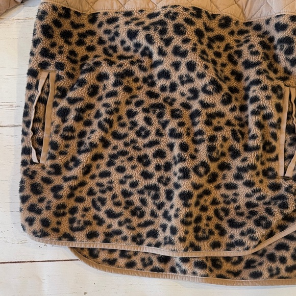 Abercrombie Leopard Print pullover - Picture 7 of 8